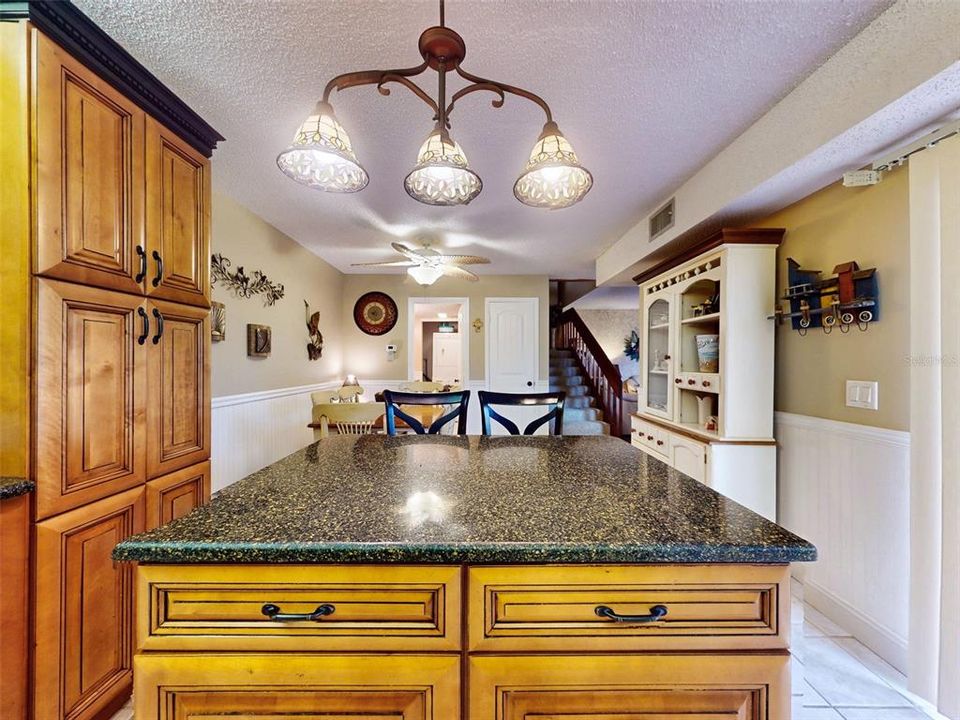 На продажу: $389,000 (3 спален, 2 ванн, 1736 Квадратных фут)