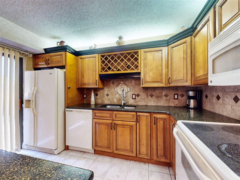 На продажу: $389,000 (3 спален, 2 ванн, 1736 Квадратных фут)