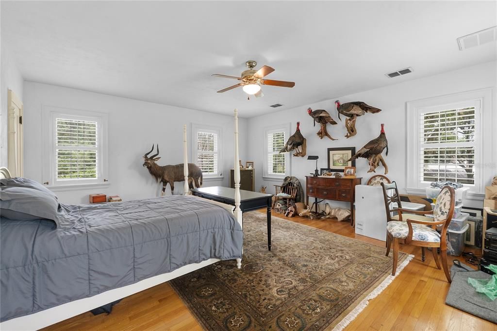 For Sale: $1,950,000 (5 beds, 4 baths, 4986 Square Feet)