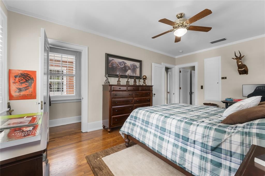 For Sale: $1,950,000 (5 beds, 4 baths, 4986 Square Feet)