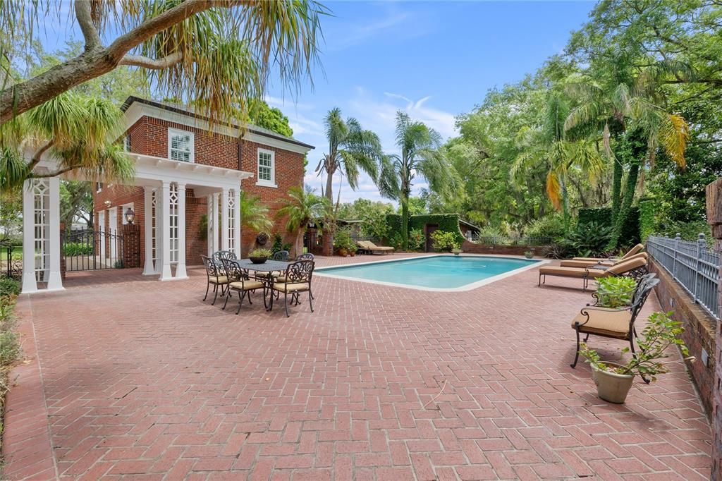 For Sale: $1,950,000 (5 beds, 4 baths, 4986 Square Feet)