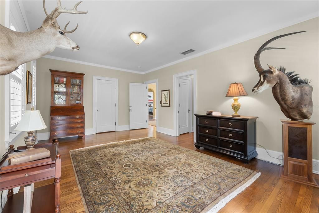 For Sale: $1,950,000 (5 beds, 4 baths, 4986 Square Feet)