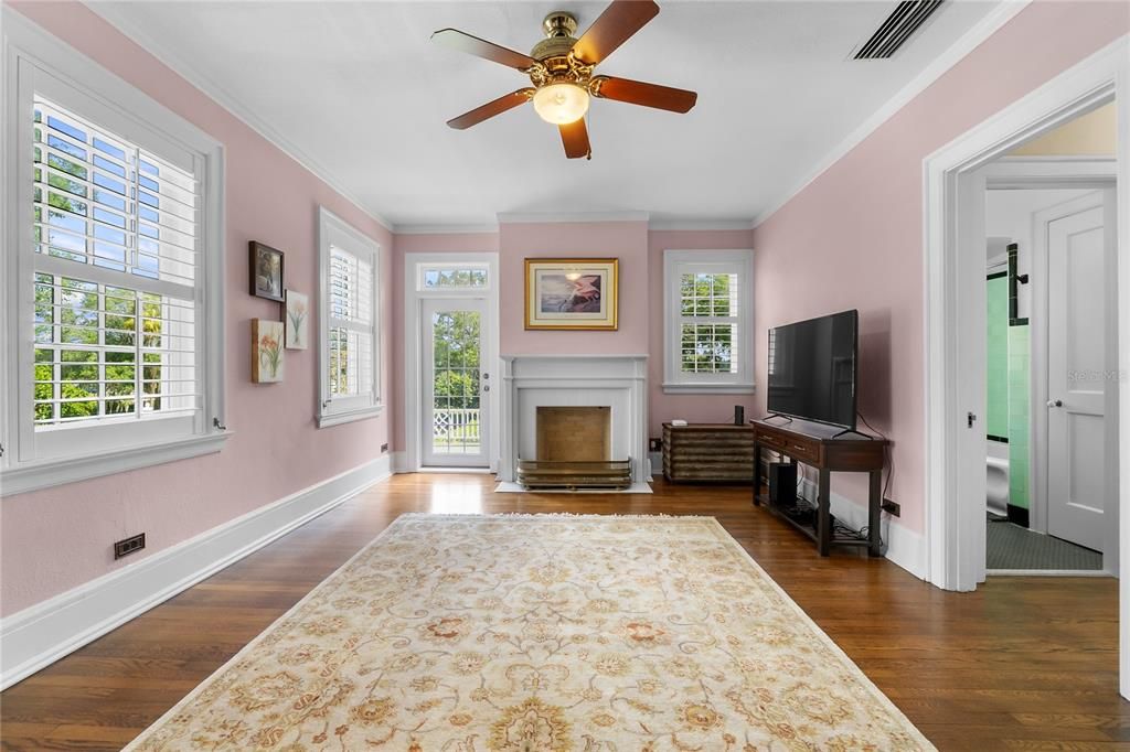 For Sale: $1,950,000 (5 beds, 4 baths, 4986 Square Feet)