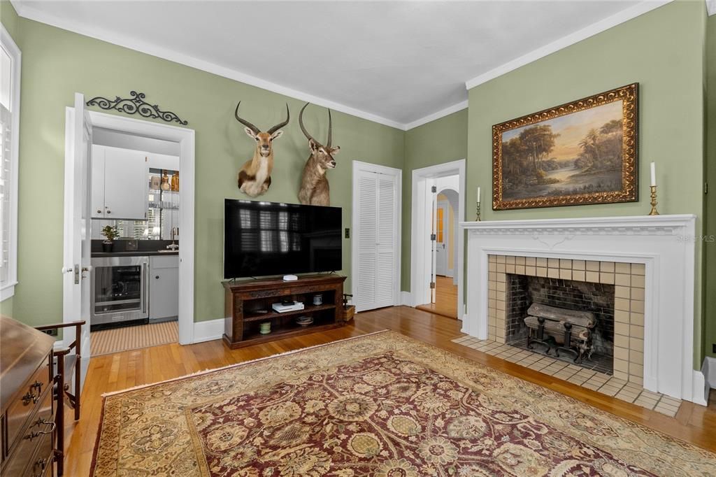 For Sale: $1,950,000 (5 beds, 4 baths, 4986 Square Feet)