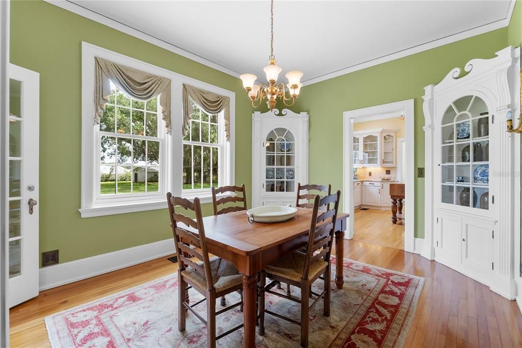 For Sale: $1,950,000 (5 beds, 4 baths, 4986 Square Feet)