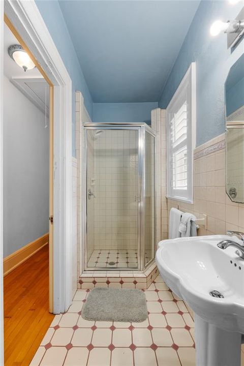 For Sale: $1,950,000 (5 beds, 4 baths, 4986 Square Feet)