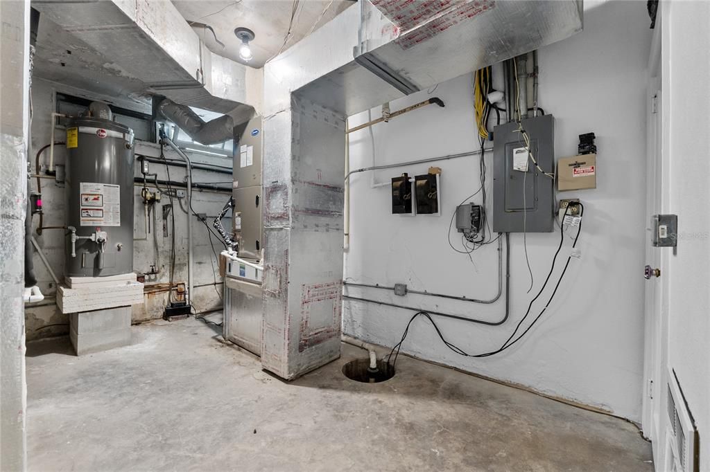 For Sale: $1,950,000 (5 beds, 4 baths, 4986 Square Feet)