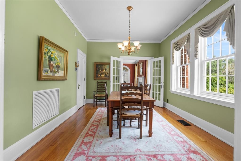 For Sale: $1,950,000 (5 beds, 4 baths, 4986 Square Feet)