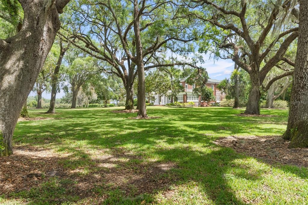 For Sale: $1,950,000 (5 beds, 4 baths, 4986 Square Feet)