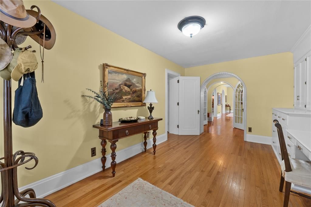 For Sale: $1,950,000 (5 beds, 4 baths, 4986 Square Feet)