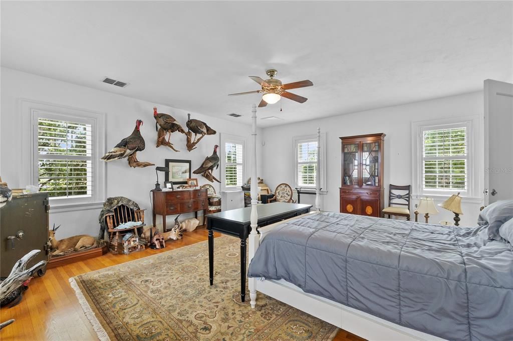 For Sale: $1,950,000 (5 beds, 4 baths, 4986 Square Feet)