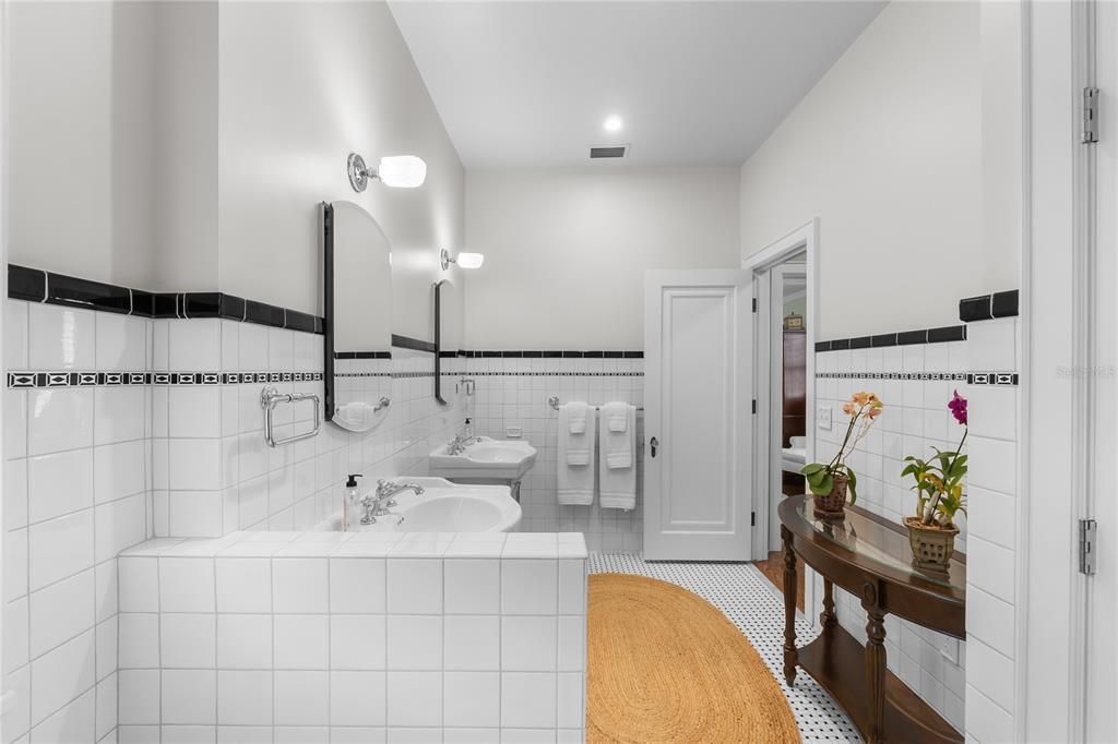 For Sale: $1,950,000 (5 beds, 4 baths, 4986 Square Feet)