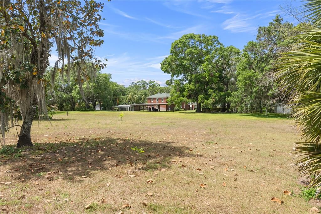 For Sale: $1,950,000 (5 beds, 4 baths, 4986 Square Feet)