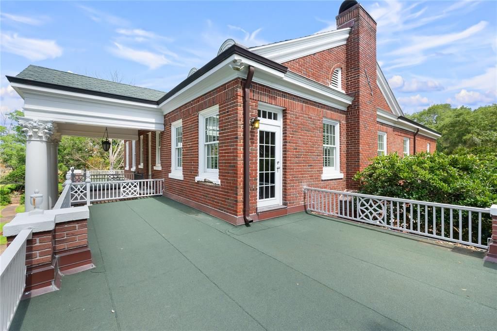 For Sale: $1,950,000 (5 beds, 4 baths, 4986 Square Feet)