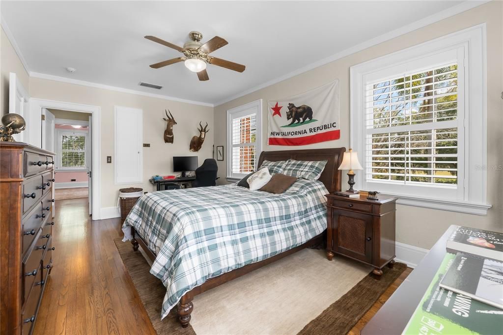 For Sale: $1,950,000 (5 beds, 4 baths, 4986 Square Feet)