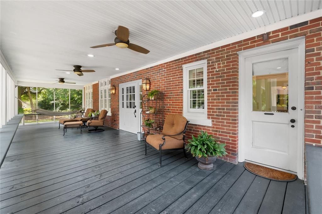 For Sale: $1,950,000 (5 beds, 4 baths, 4986 Square Feet)