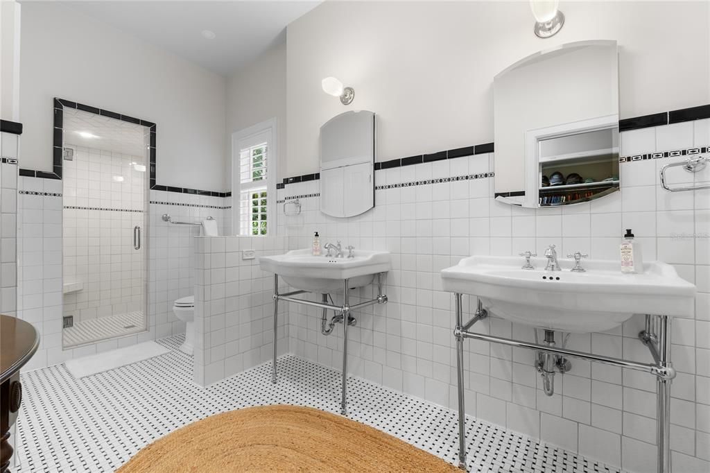 For Sale: $1,950,000 (5 beds, 4 baths, 4986 Square Feet)