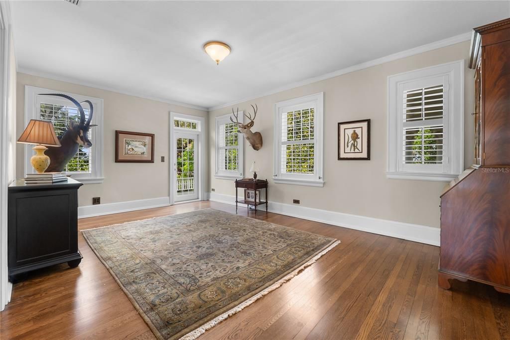 For Sale: $1,950,000 (5 beds, 4 baths, 4986 Square Feet)