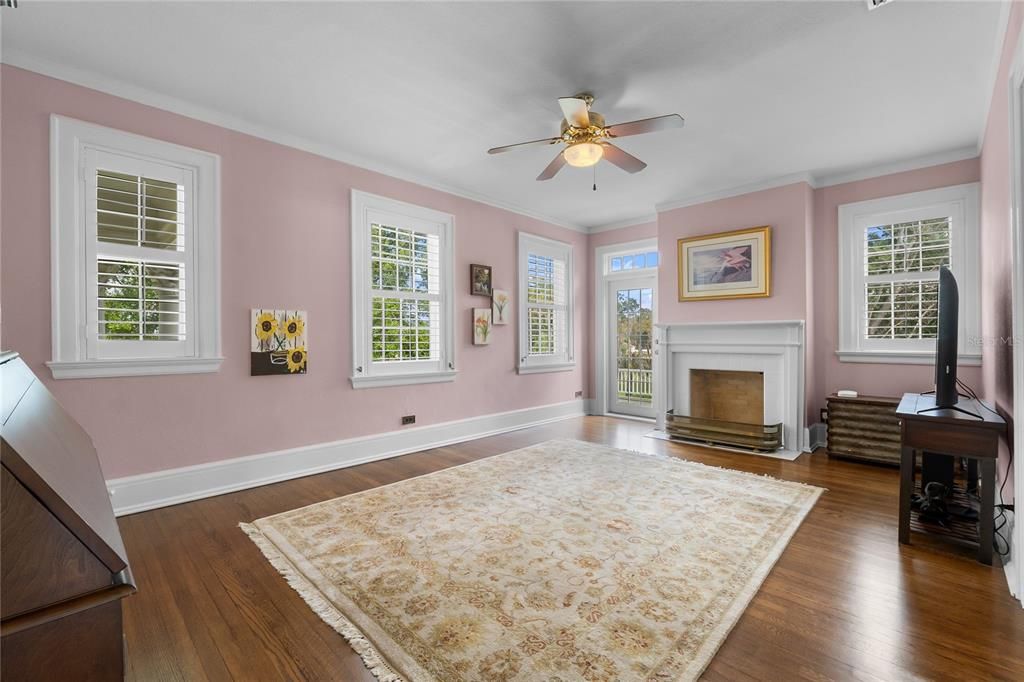 For Sale: $1,950,000 (5 beds, 4 baths, 4986 Square Feet)