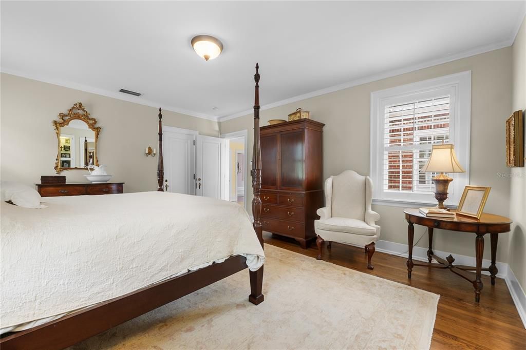 For Sale: $1,950,000 (5 beds, 4 baths, 4986 Square Feet)