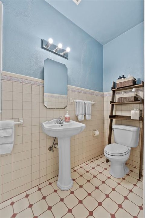 For Sale: $1,950,000 (5 beds, 4 baths, 4986 Square Feet)