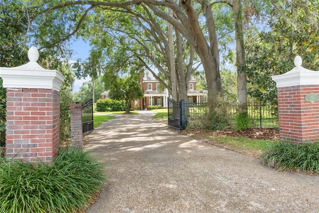 For Sale: $1,950,000 (5 beds, 4 baths, 4986 Square Feet)