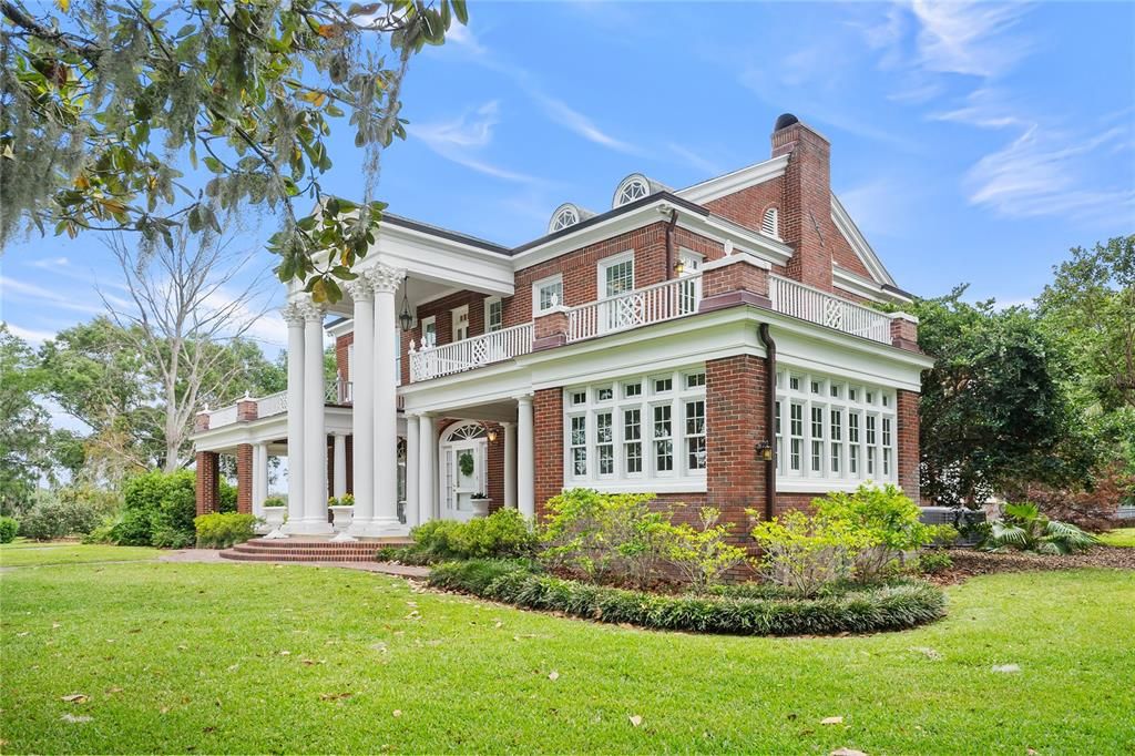 For Sale: $1,950,000 (5 beds, 4 baths, 4986 Square Feet)