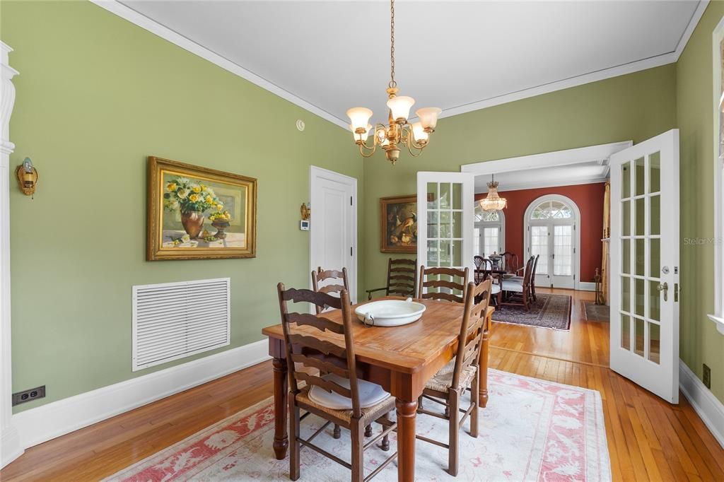 For Sale: $1,950,000 (5 beds, 4 baths, 4986 Square Feet)