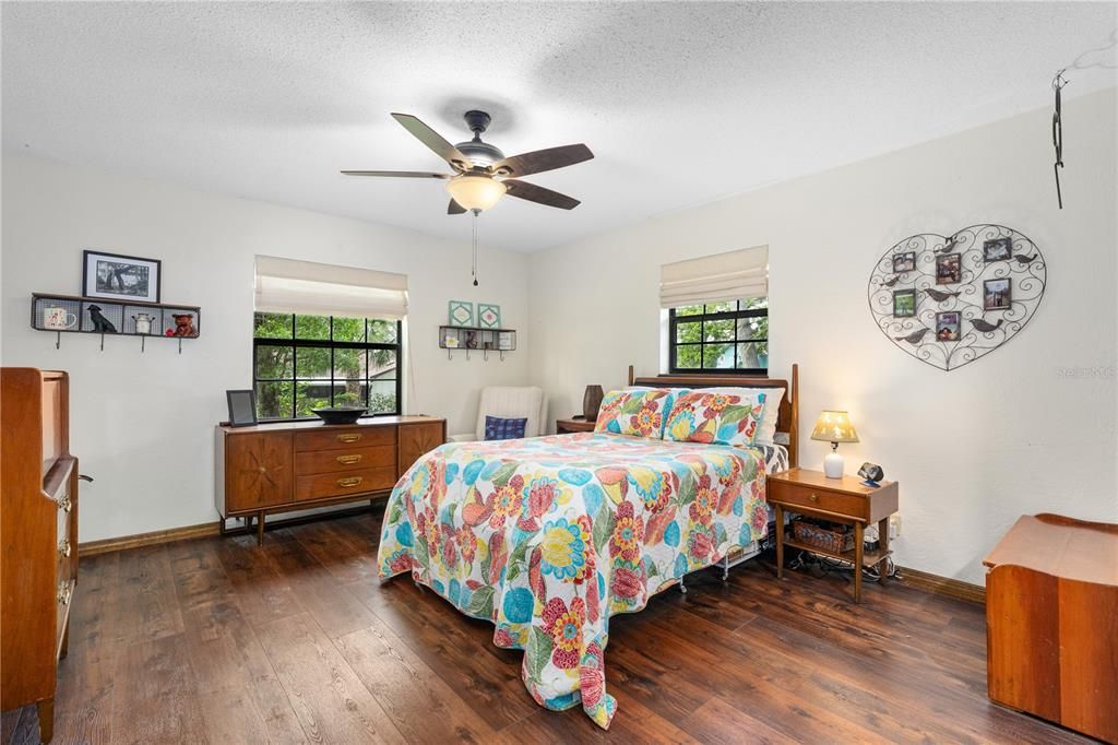 Activo con contrato: $370,331 (3 camas, 2 baños, 1986 Pies cuadrados)