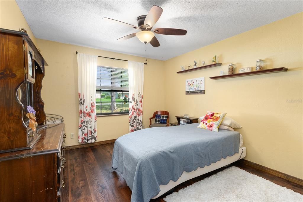 Activo con contrato: $370,331 (3 camas, 2 baños, 1986 Pies cuadrados)