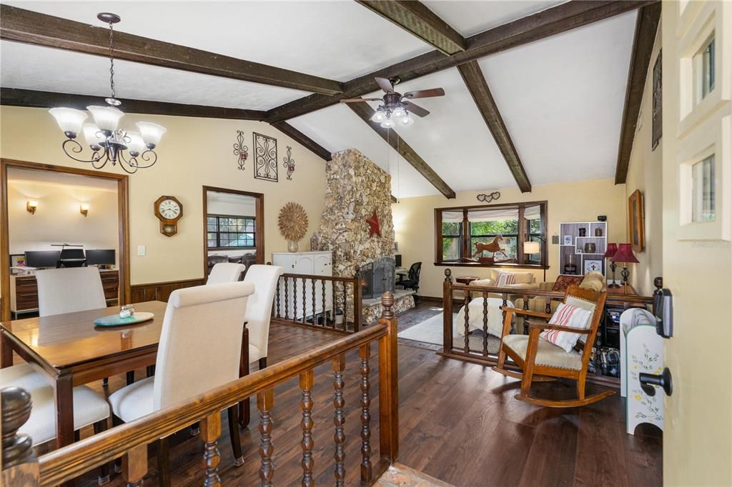 Activo con contrato: $370,331 (3 camas, 2 baños, 1986 Pies cuadrados)