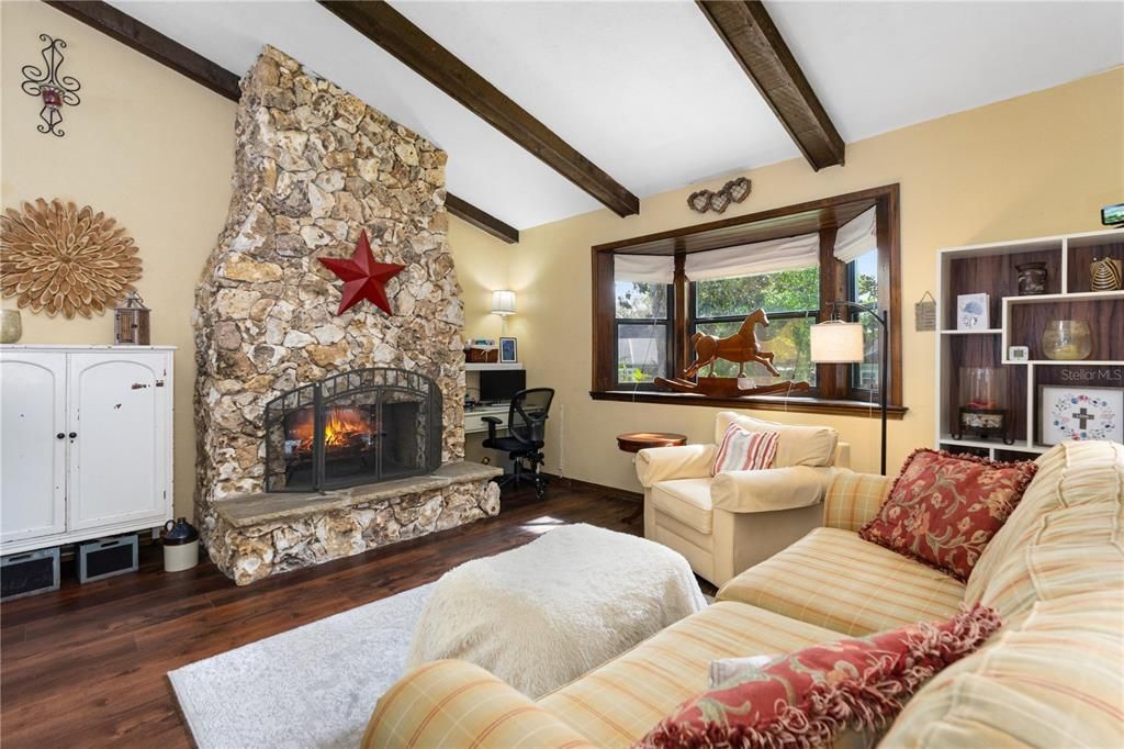 Activo con contrato: $370,331 (3 camas, 2 baños, 1986 Pies cuadrados)