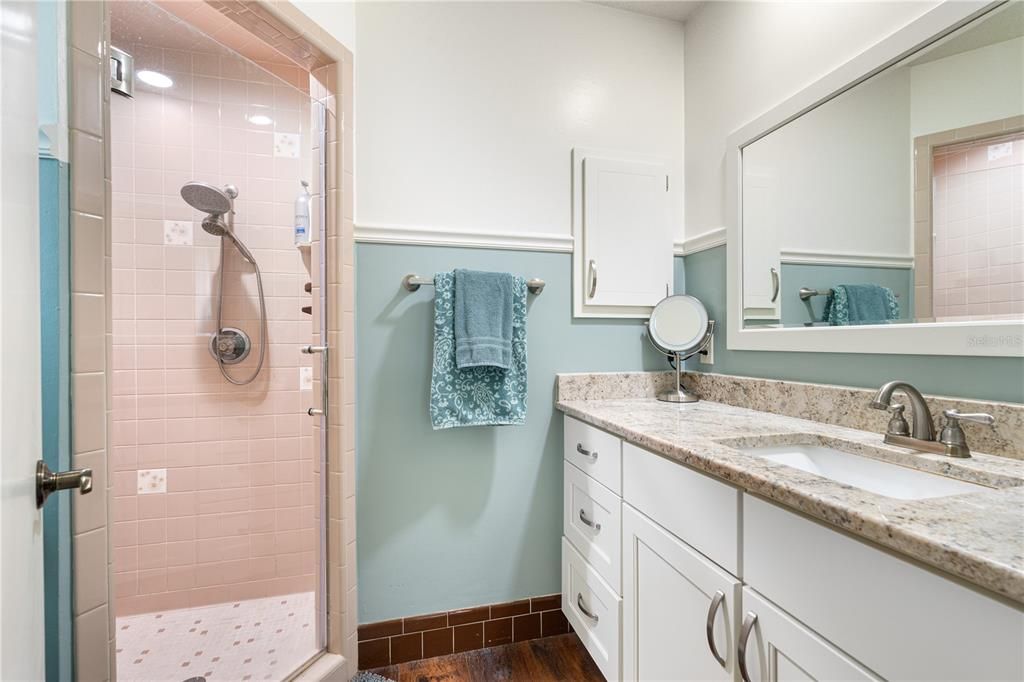 Activo con contrato: $370,331 (3 camas, 2 baños, 1986 Pies cuadrados)