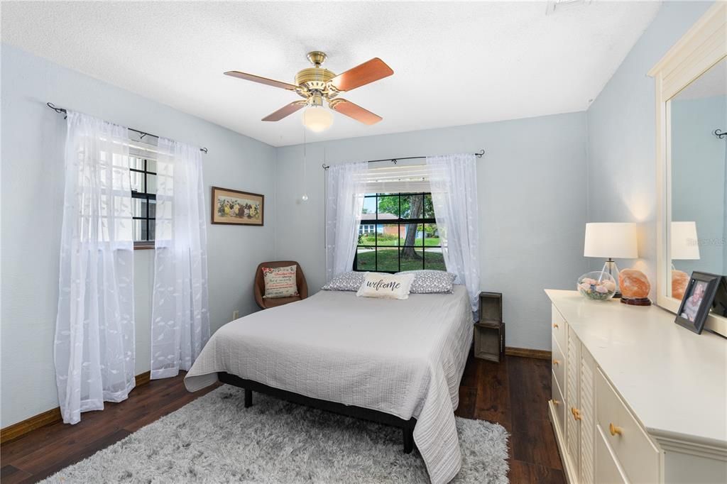 Activo con contrato: $370,331 (3 camas, 2 baños, 1986 Pies cuadrados)