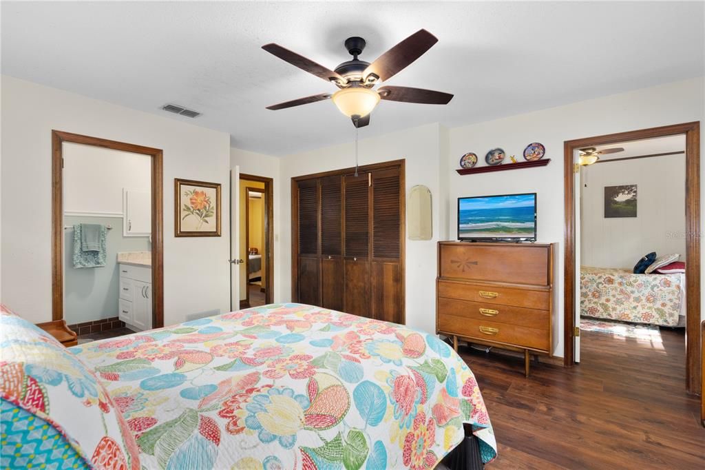 Activo con contrato: $370,331 (3 camas, 2 baños, 1986 Pies cuadrados)