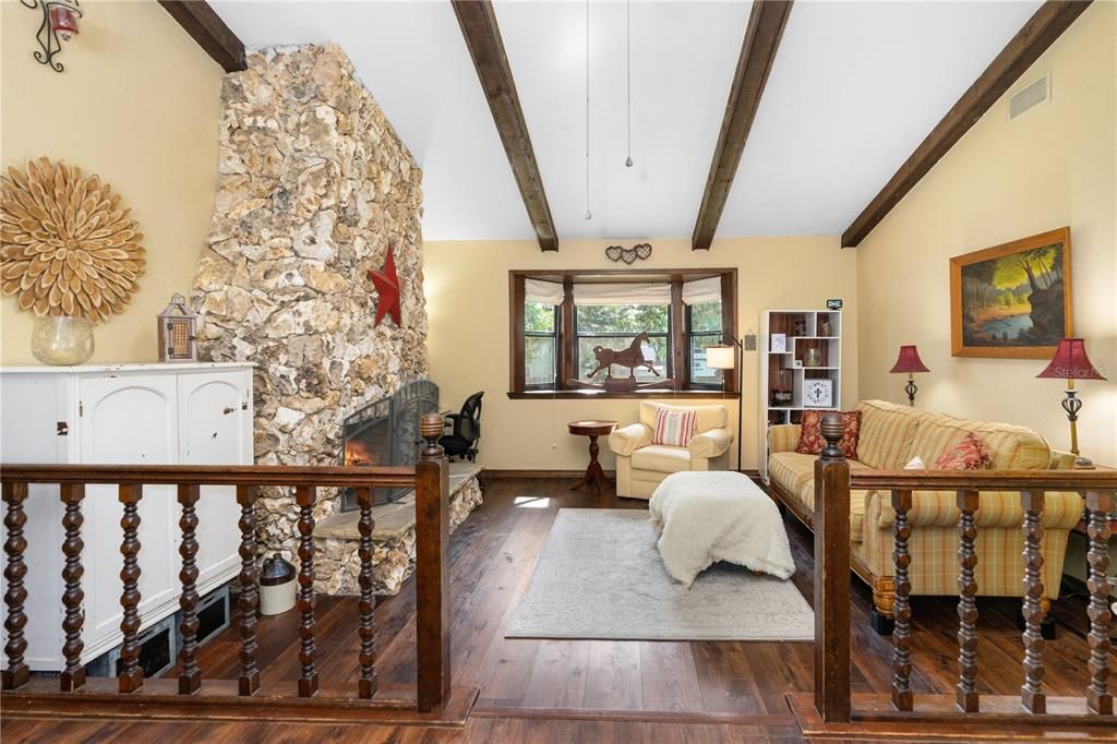 Activo con contrato: $370,331 (3 camas, 2 baños, 1986 Pies cuadrados)