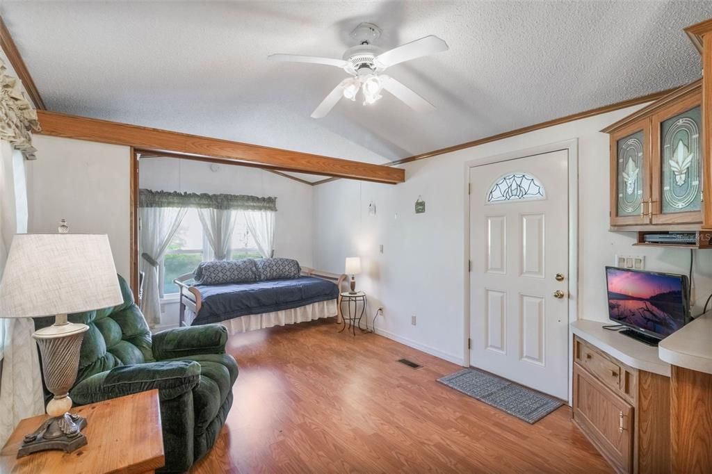 For Sale: $94,900 (2 beds, 2 baths, 805 Square Feet)