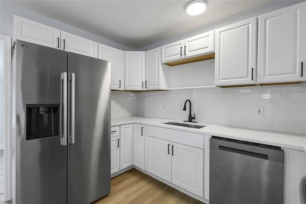 Active With Contract: $170,000 (3 beds, 1 baths, 864 Square Feet)