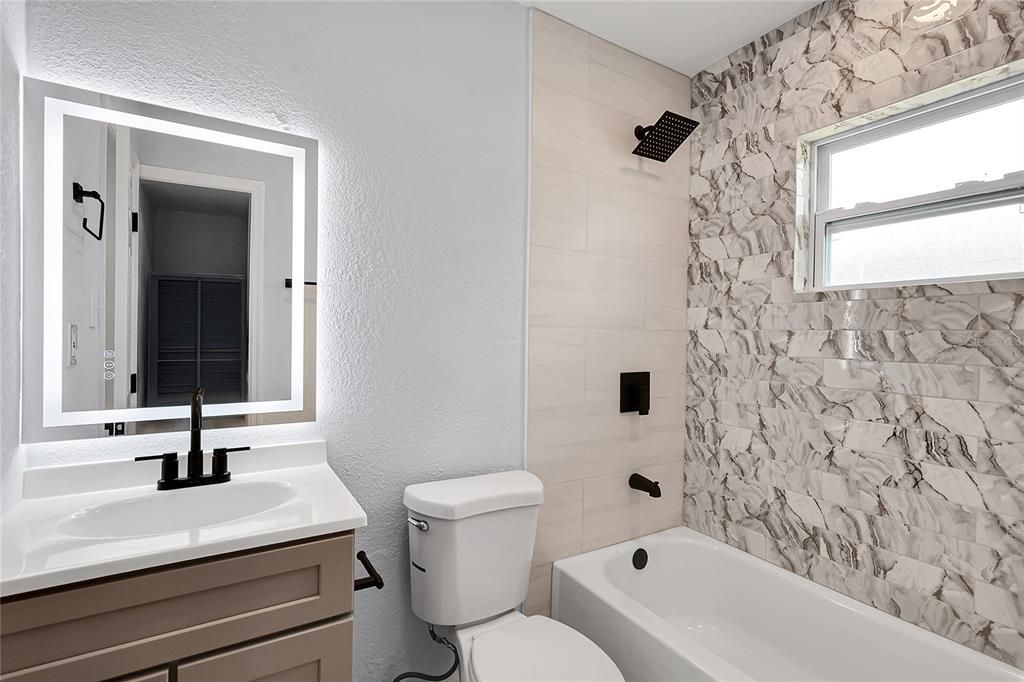 Active With Contract: $170,000 (3 beds, 1 baths, 864 Square Feet)