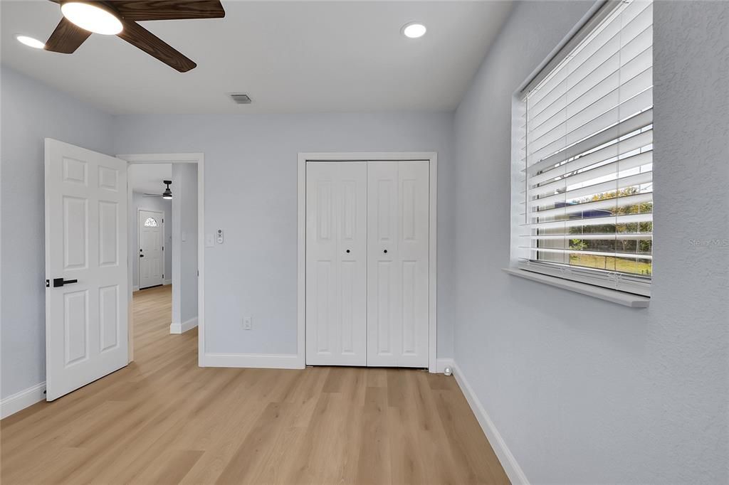 Active With Contract: $170,000 (3 beds, 1 baths, 864 Square Feet)