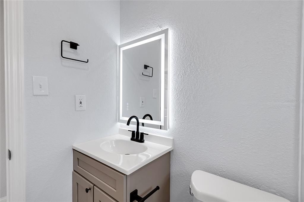 Active With Contract: $170,000 (3 beds, 1 baths, 864 Square Feet)