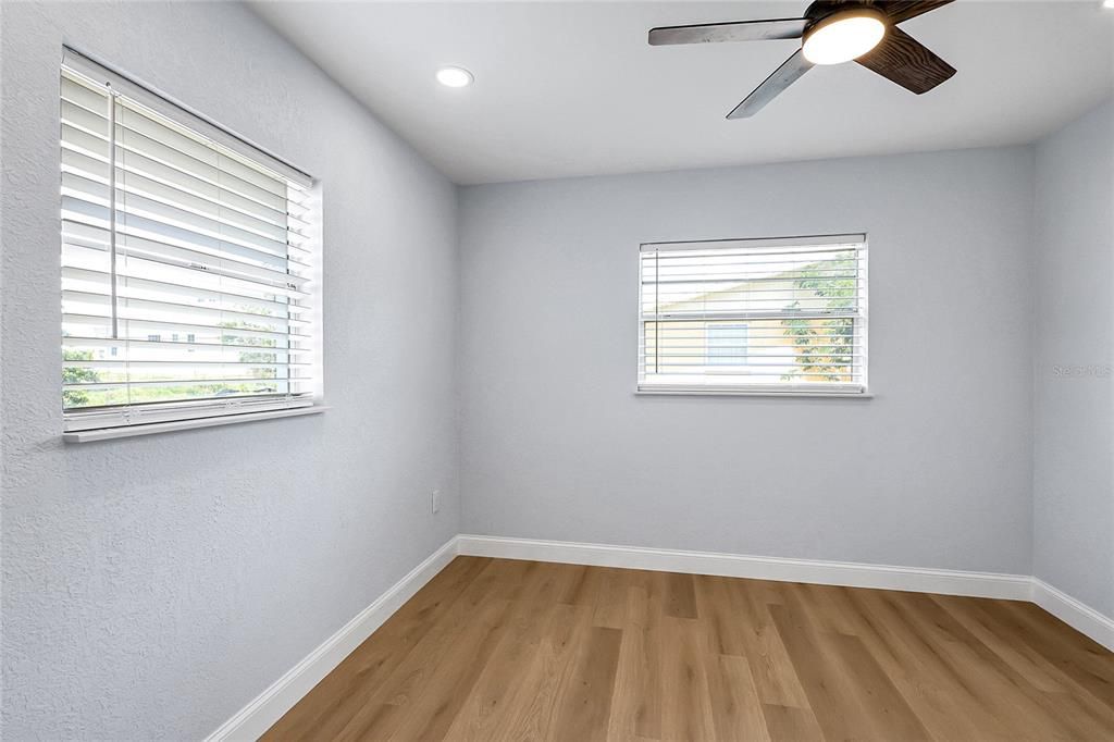 Active With Contract: $170,000 (3 beds, 1 baths, 864 Square Feet)