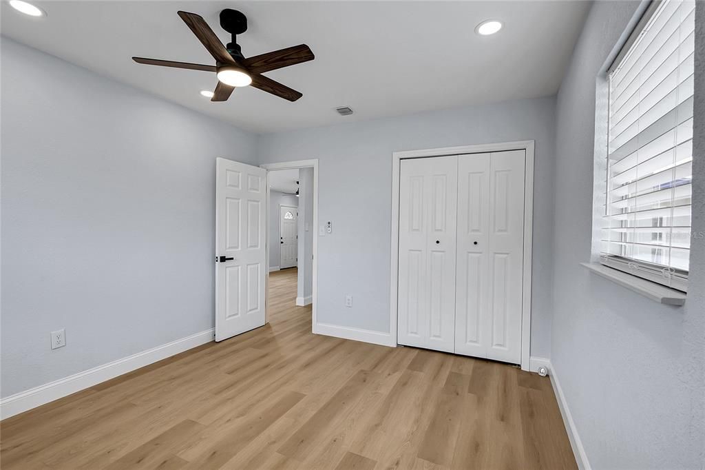 Active With Contract: $170,000 (3 beds, 1 baths, 864 Square Feet)