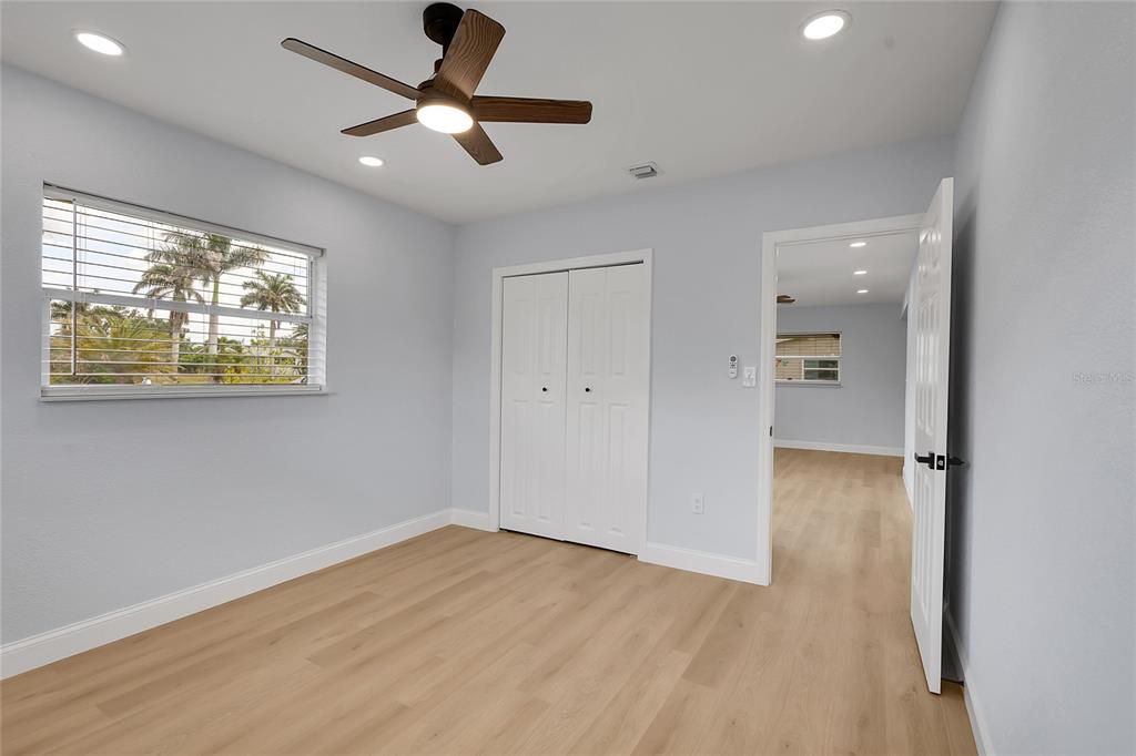 Active With Contract: $170,000 (3 beds, 1 baths, 864 Square Feet)