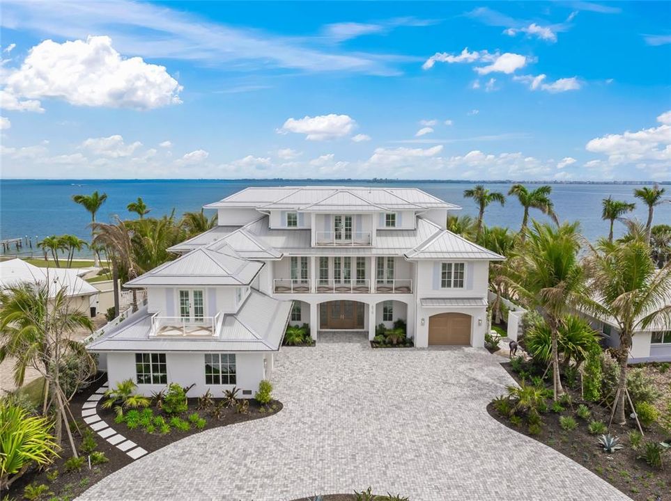 For Sale: $8,995,000 (5 beds, 6 baths, 5332 Square Feet)