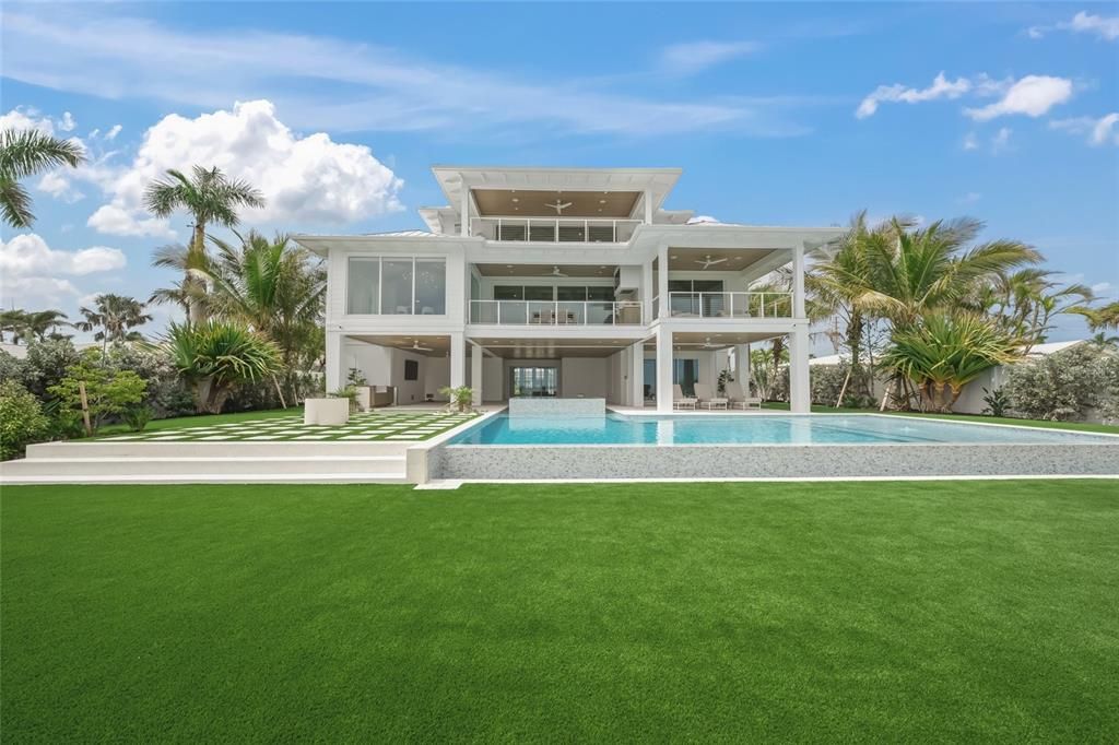 For Sale: $8,995,000 (5 beds, 6 baths, 5332 Square Feet)