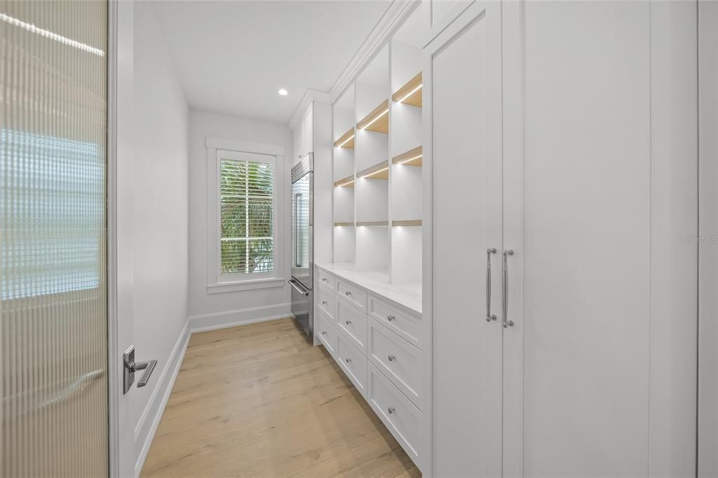 For Sale: $8,995,000 (5 beds, 6 baths, 5332 Square Feet)