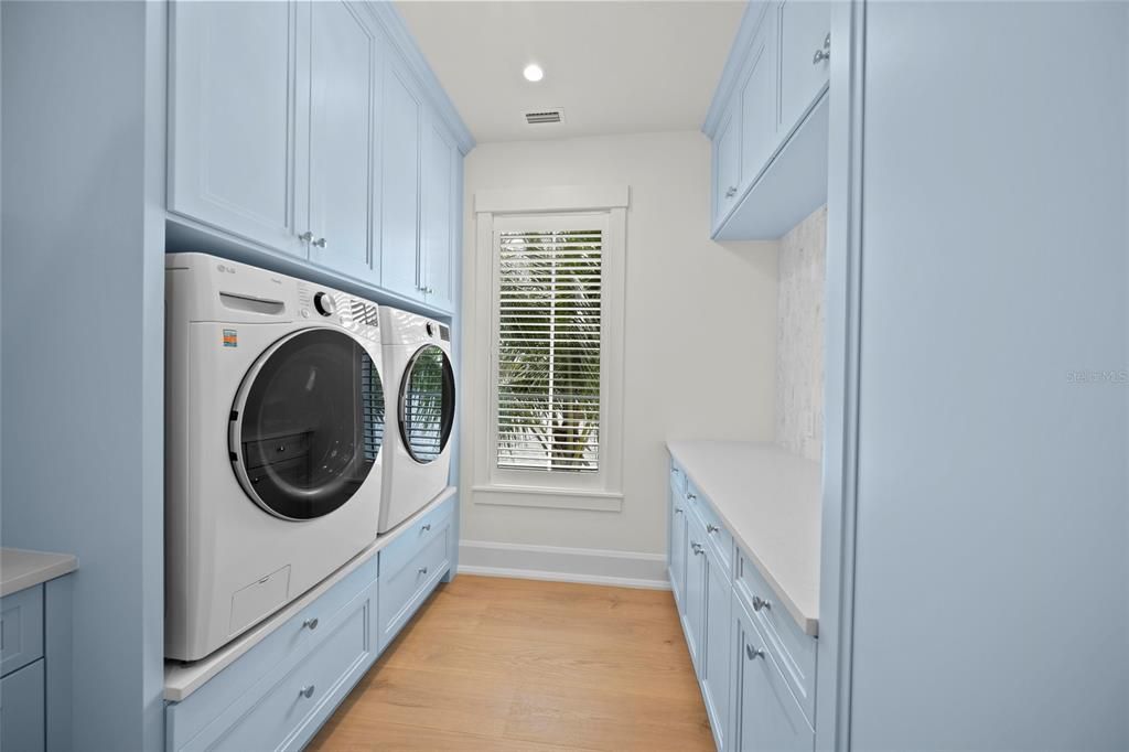 For Sale: $8,995,000 (5 beds, 6 baths, 5332 Square Feet)