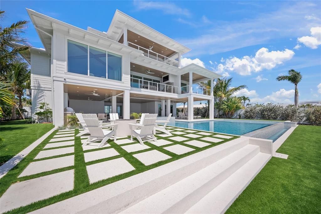 For Sale: $8,995,000 (5 beds, 6 baths, 5332 Square Feet)