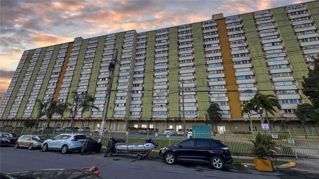 合同活跃: $155,000 (3 贝兹, 1 浴室, 1066 平方英尺)